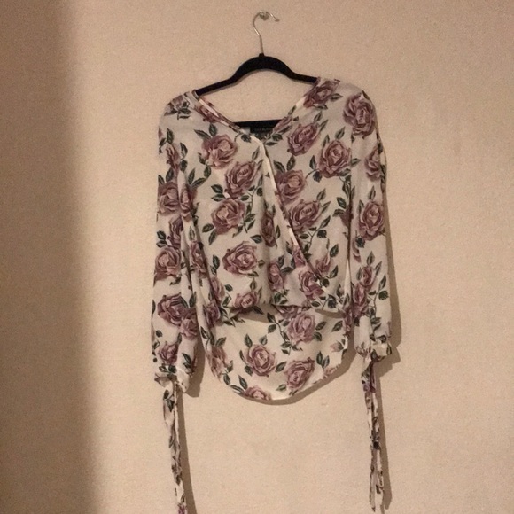 Floral blouse. - Picture 1 of 3